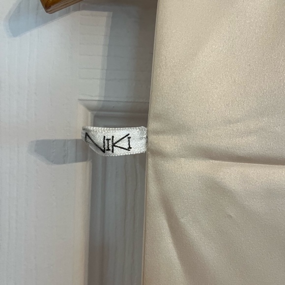 Niki Livas - gown satin cream color size 4 - Picture 9 of 9